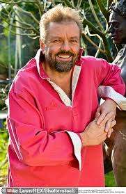Discover more about the best shows on netflix, amazon prime, now tv and your favourite reality tv programmes. Homes Under The Hammer Presenter Martin Roberts Banned From Driving Daily Mail Online