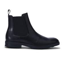 Williams created his first elastic sided men's boots. Effortless Black