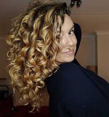 Isis has naturally wavy, thick hair. How To Prevent Frizz In Type 2c Wavy Hair Naturallycurly Com