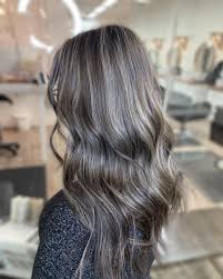 Yuk, coba bereksperimen dengan menggunakan cat rambuut cokelat, pasti langsung stunning deh! Ash Brown Ombre Tren Warna Rambut 2020 Novocom Top