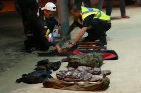 Seksyen 85 dan 86 kanun keseksaan adalah berkaitan tentang perbuatan orang yang mabuk atau khayal. Anggota Polis Dan Tentera Bergabung Curi Lembu Dan Kambing Orang Kampung