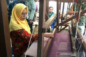 Maybe you would like to learn more about one of these? Pemkab Dorong Pengembangan Kampung Tenun Lurik Di Banyumas Video Antara Jateng
