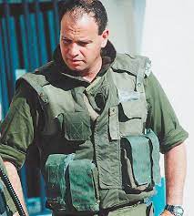 פשיטות פתע על בתי עסק בתל אביב. ×ª× ×œ ××¨×– ×'×¨×©×˜×™×™×Ÿ ×– ×œ ×¡×™×¤×•×¨ × ×¤×ª×œ×™ ×'× ×˜ Naftali Bennett Facebook