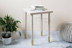Entdecke die kollektion der wohnsektion. Holz Trifft Seil Wie Man Einen Kleinen Diy Tisch Selber Bauen Kann
