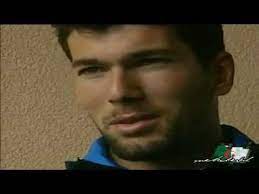 لعب زين الدين زيدان ما مجموعه 506 مباراة مع أربعة أنديّةٍ طوال مشواره الاحترافي كلاعب كرة قدم، وتمكّن خلالها من تسجيل 95 هدفاً، ويبين الجدول ظهر زيدان برِفقة نادي كان لأول مرّةٍ في دوري الدرجة الأولى الفرنسي وهو في سن السابعة عشر من عمره؛ وذلك في عام 1989م،١ وتمكّن في. Ø§Ù„Ø£Ø³Ø·ÙˆØ±Ø© Ø²ÙŠÙ† Ø§Ù„Ø¯ÙŠÙ† Ø²ÙŠØ¯Ø§Ù† Ø¹Ù†Ø¯Ù…Ø§ ÙƒØ§Ù† Ù„Ù‡ Ø´Ø¹Ø± ÙÙŠ Ø³Ù† 23 Ø³Ù†Ø© Youtube