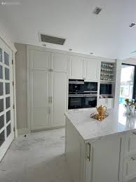 Modern, klasik, geleneksel, geometrik veya etnik tarzları bir arada sunan desenli yer karoları son yıllarda mutfak ve banyo zemini için en sık kullanılan malzemelerden. Birbirinden Guzel Mutfak Seramik Ve Fayans Modelleri Ev Gezmesi