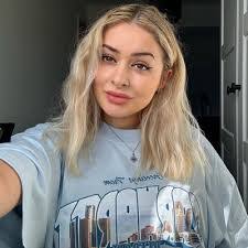 Kelsey Wade's Instagram, Twitter & Facebook