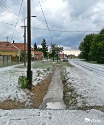 Ott jégeső is esett, most pedig úgy néznek ki az utcák, mintha havazott volna! Szupercella Csapott Le Vas Megyeben