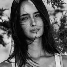 🙋🏻‍♀️ @paulaa_fernandeeezz #miradas #Retrato #RetratoBN  #BlackAndWhitePhotography #BNWPortrait #BlancoYNegro #MonochromeMagic  #BNWPhotography