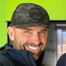 Laura Mcrae's Instagram, Twitter & Facebook