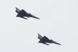 Comparto Fotos De La Practica Militar Previo A La Ceremonia De Cambio De Mando De Las Ffaaecuador Sobre Quito Y Una Lectura Recomen Aviacion Ecuador Cultura