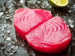 Mettere i filetti di tonno già lavati in una terrina a marinare in un'emulsione d'olio, sale, pepe, rosmarino e alloro per un'ora; Tonno Fresco Quale Prendere Come Pulirlo E Cucinarlo Cook