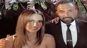 احتفلت الفنانة التونسية درة بعقد قرانها، ليلة أمس، الإثنين 2 نوفمبر، على رجل الأعمال المصري هاني سعد، في أحد فنادق الجونة، بحضور عدد من النجوم والأهل تأثرت الفنانة التونسية درة خلال مشاركتها الرقصة الأولى مع زوجها رجل الأعمال هاني سعد في حفل زفافهما. ÙŠØ§ Ø¬Ù…Ø§Ù„Ù‡Ù… Ø§Ø·Ù„Ø§Ù„Ø© Ø¯Ø±Ø© Ø§Ù„ØªÙˆÙ†Ø³ÙŠØ© ÙˆØ²ÙˆØ¬Ù‡Ø§ ÙÙŠ Ù…Ù‡Ø±Ø¬Ø§Ù† Ø§Ù„Ù‚Ø§Ù‡Ø±Ø© Ø§Ù„Ø¯ÙˆÙ„ÙŠ Ø®Ø¨Ø± Ø­ØµØ±ÙŠ