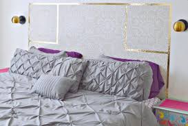 Not only does it instantly capture your attention, it totally brightens the room. 24 Ways In Which You Can Style Up Your Bedroom For Free