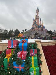 When does disneyland decorate for christmas. Disneyland Paris Christmas Time All You Need To Know
