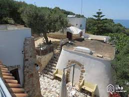 La casa dispone di un ampio spazio esterno con area parcheggio, barbecue e lavanderia e si trova al centro di torre vado. Villa In Affitto A Torre Vado Iha 42179