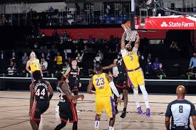 Davis scored 25 points to help lead los angeles to the victory. Lakers Vs Heat Final Score L A Too Hot To Handle In Game 1 Win Silver Screen And Roll