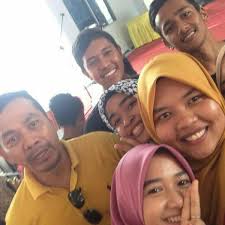 Nama ini diperolehi kerana kebanyakan batang famiii menerong berbentuk tiga segi. Photos At Pasar Kemboja Kubang Menerong Tasek Glugor Kubang Menerong