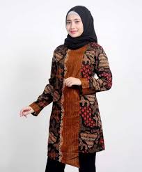 Dari sisi motif batiknya sendiri sebenarnya terdapat beberapa jenis, atau memilih baju batik branded. 25 Model Baju Batik Kantor Wanita 2021 Modern Casual Elegan