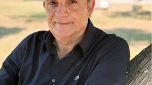 Ian Soto encuentra su voz en su libro 'Sentir también es arte' que acompaña  al lector para que nunca más se quede en silencio.