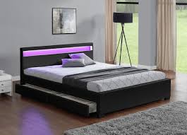 Le lit rangement simple offre 3 tiroirs pratiques pour y ranger vetements, literie, jouets, livres, etc. Lit Led Design 140x190 Simili Cuir Noir Avec Tiroirs De Rangement Enfield