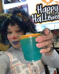Nikia Woods Bartending