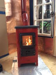 Kaminofen In Tiny Houses Unabhangig Und Geborgen Gehen Zusammen Kaminofen Kamin Holzheizung