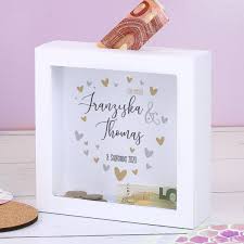 Der weiße bilderrahmen ist ca. Weisse Spardose Zur Hochzeit Mit Herzen Namen Datum