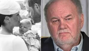 Desta forma, quando os avós vivem na mesma casa que os netos, é natural que hajam responsabilidades diretamente ligadas aos cuidados e educação dos mesmos (gomes, 2006). Jsbf5wbjxkfrrm