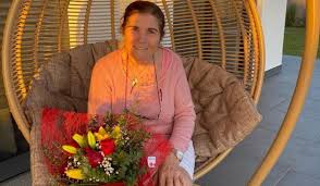 In 2007, she was diagnosed with breast cancer but thankfully became a proud survivor after getting her treatment paid for by. Iqhu9woi0mr Hm