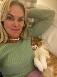 Hello everyone! Photo for attention with my cat, Charly 🐈 😊I'm going to  Edinburgh 🏴󠁧󠁢󠁳󠁣󠁴󠁿 in december (12-15th) and I would love to look  after your furry friends in exchange for accommodation