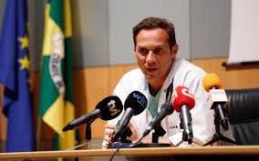 O antigo ator publicou uma fotografia no instagram em que anuncia o início da nova carreira, na pediatria, 6 meses depois de concluir o curso de medicina. Jose Carlos Pereira Quase Medico Ha Que Deixar Bem Explicito Que Isto Nao Faz Dele Pediatra Nova Gente