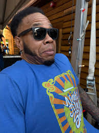 Check the comments to see how Kelly got so swole👉💪🤓 Awesome surprise to  have so many talented people take their time to hop up with us Saturday at  Natalies Seafood Kitchen .