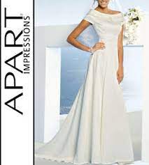 Check spelling or type a new query. Neu Satin Brautkleid Hochzeitskleid Schleppeneffekt 32 34 Apart Cremeweiss 350297 Ebay