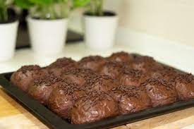 300gr tepung terigu protein tinggi (pakai tepung terigu biasa juga. Resepi Bun Coklat Lembut