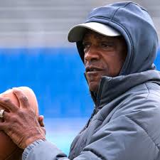 See which football players have committed to Southern football