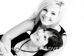 Lucinda Thomas honours Coral as 'motherless daughters' ambassador