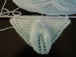Keep the little baby in your life comfortable with these adorable baby knitting i love making little cardigans and blankets as gifts to welcome little ones into the world, here are some of my current choices! Leaf Square Baby Blanket