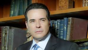 LA HISTORIA DETRÁS DE LA IMAGEN... La mansión de calle B # 359 esquina 17,  Vedado, bien ecléctica y con una elegante torre mirador de techo a cuatro  aguas que ha resistido