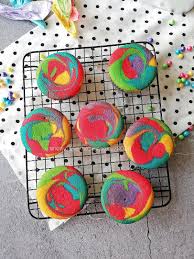 Jadi tidak hairanlah dari resep kukus pelangi yang kekok yang lembut dan lazat ditanyakan oleh banyak orang. Rainbow Cupcake Kek Pelangi Yang Sedap Dan Mudah Untuk Disediakan Qasey Honey