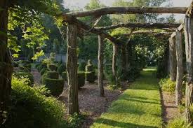 A Secret Garden Fanciful Topiary In The Berkshires Gardenista Topiary Garden Roof Garden Design Garden Poles