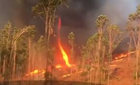 Como funciona o tornado de fogo. O TornadÄƒ De Foc S A Format Intr Un Oras Din Australia Video
