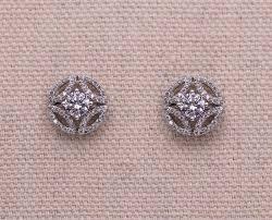 Amazon has an incredible jewellery selection, and we've also found a £29.99 version of the earrings gifted to meghan by the queen. Amazon Com Meghan Markle Wedding Cubic Zirconia Stud Earrings Handmade