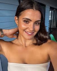 Monique Markham's Instagram, Twitter & Facebook