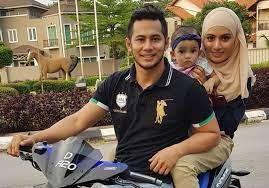 Punca fizo omar & mawar bercerai talak satu sebutan lafaz cerai antara fizo omar dan mawar karim mahligai fizo, mawar musnah. Fizo Omar Ceraikan Mawar Talak Satu Sensasi Mstar