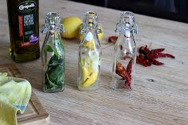 Recette Les Huiles Aromatisees Maison Huile Aromatisee Huile Parfumee Astuces Pour Cuisine