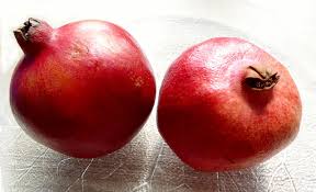 Feb 13, 2018 · even scratches on the surface of the pomegranate aren't necessarily a sign to avoid a piece of fruit or that the seeds inside have gone bad. Learning How To Tell If A Pomegranate Is Ripe To Pick