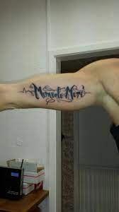 Kleines tattoo am oberarm innen. Daniel1985 Memento Mori Oberarm Innen Tattoos Von Tattoo Bewertung De