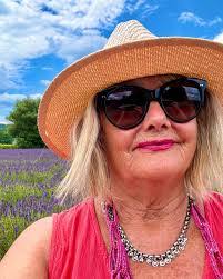 Denise Pitt's Instagram, Twitter & Facebook