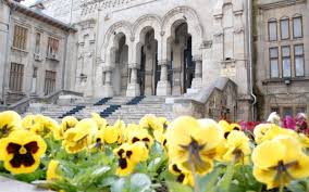 Facultatea de istorie, filosofie si teologie din cadrul universitatii dunarea de jos din galati a luat fiinta in anul 2012 si insumeaza programe de cercetare la nivel de licenta si master din cele 3 domenii: Profesori Care Scolesc Profesori Programe De Conversie ProfesionalÄ La Universitatea DunÄrea De Jos Pentru DascÄlii Din InvÄÅ£Ämantul Preuniversitar